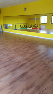 nerodanza_scuola_di_danza_como_sala_da_ballo_gialla